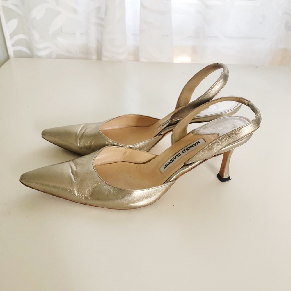 MANOLO BLAHNIK Classic Slingback Heel (sz39 1/2)